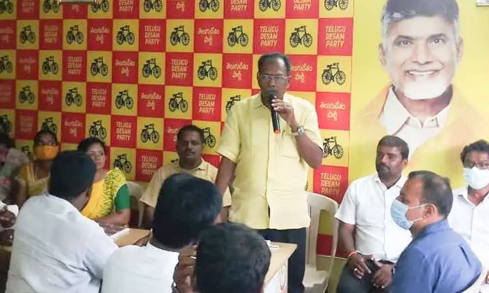 Former MLC Gounivari Srinivasulu speaking to the party leaders in Santhipuram on Sunday