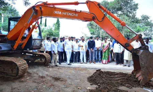 Minister for Roads and Buildings M Sankara Narayana launching 4-lane road laying works from Penukonda market yard to Y junction in Anantapur on Monday.