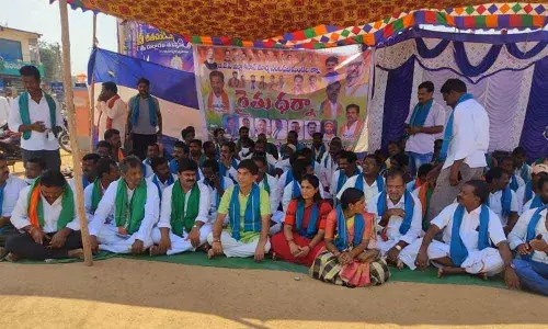 BJP Kisan Morcha stages a dharna in Nandipet on Monday