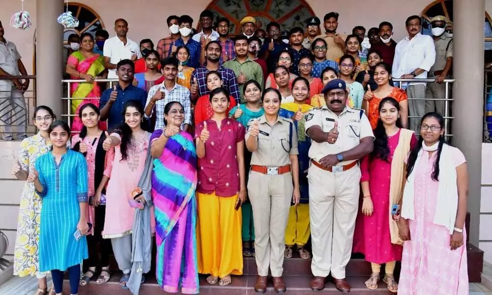 SP Malika Garg, Additional SP Ravichandra with the children of police personnel who received scholarships in Ongole on Tuesday
