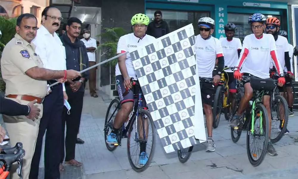 Hyderabad: City Traffic DCP flags off World Arthritis Day Cycle ride