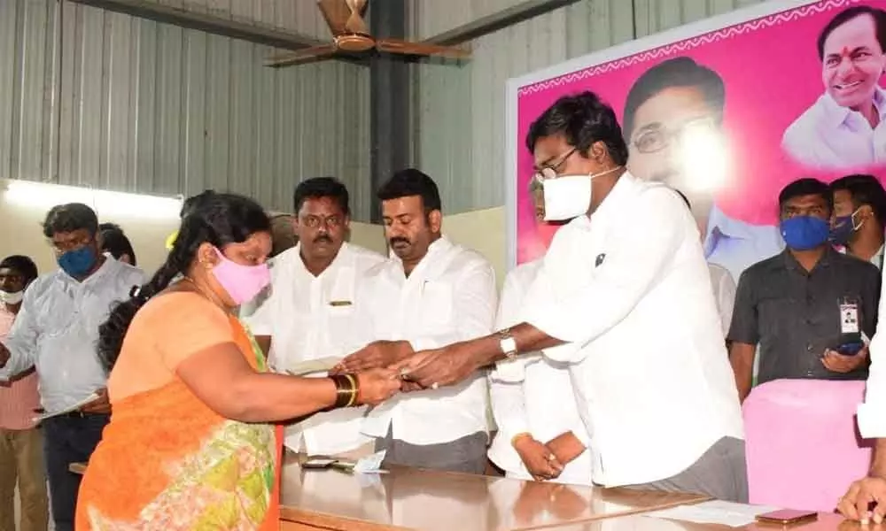 Minister for Transport Puvvada Ajay Kumar distributing CMRF cheques to the beneficiaries at Khammam on Tuesday