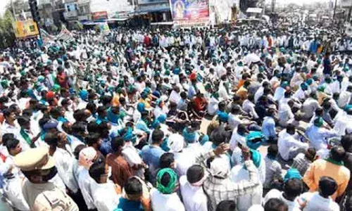 Farmers stage protest at Jagityal