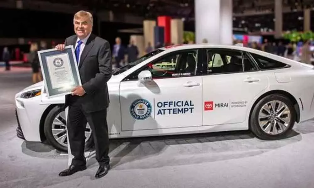 Bob Carter, executive vice president, Toyota Motor North America with the official Guinness World Records certificate. (Toyota)