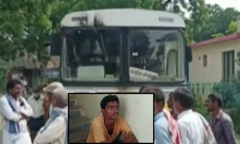 Young man sets RTC bus on fire in Kanigiri, no casualties reported