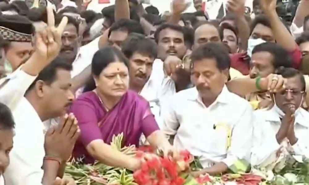 Sasikala visits Jaya mausoleum