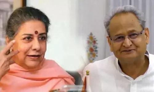 Ashok Gehlot meets Congress leader Ambika Soni
