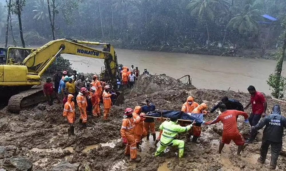 A body being recovered from the debris of the Kokkayar landslide at nearby Makochi in Idukki