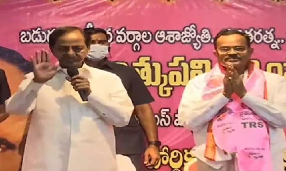 Hyderabad: Motkupalli Narasimhulu joins TRS