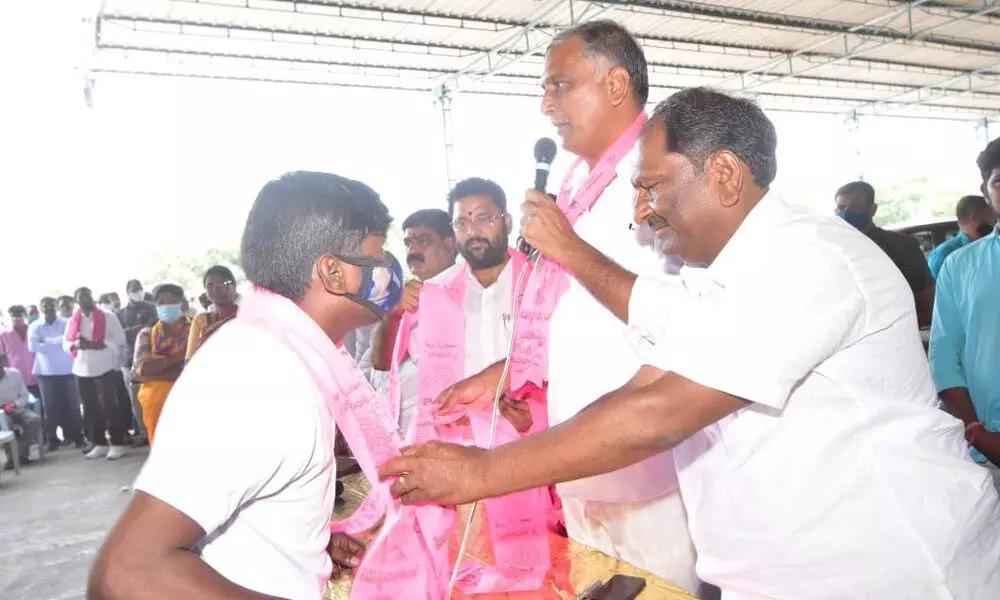 Welfare Minister K Eshwar welcoming a Congress worker into the TRS at a programme in Jammikunta on Tuesday