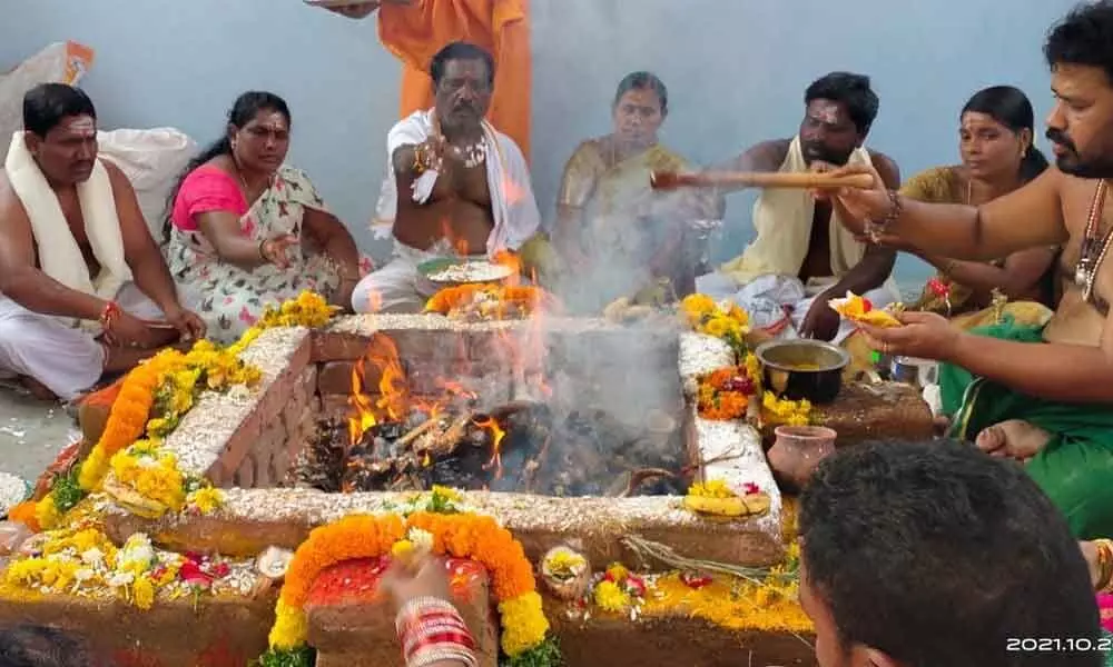 Special homam conducted as part of installation of idols of Gods and Godesses at Shivarama Anajaneya Swamy Temple in Perur on Wednesday