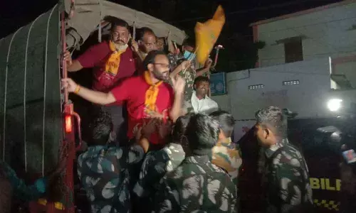 Police take TDP leaders and workers into custody to foil Bandh at Prakasam