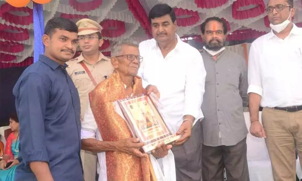 Srikakulam: Services of police personnel lauded