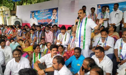 Minister Balineni Srinivasa Reddy speaking at the Janagraha Deeksha in Ongole on Thursday