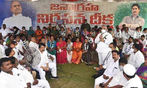 MLA Malladi Vishnu speaking at Janagraha Deeksha meeting in Vijayawada on Friday