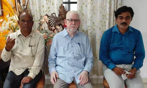 Lok Satta Udyama Samstha AP-TS convener Bandaru Rammohan Rao (left) speaking at a meeting in Hanumakonda on Saturday.  Lok Satta State advisor Parch Kodanda Rama Rao (centre) and Jwala founder Sunkari Prashanth are also seen