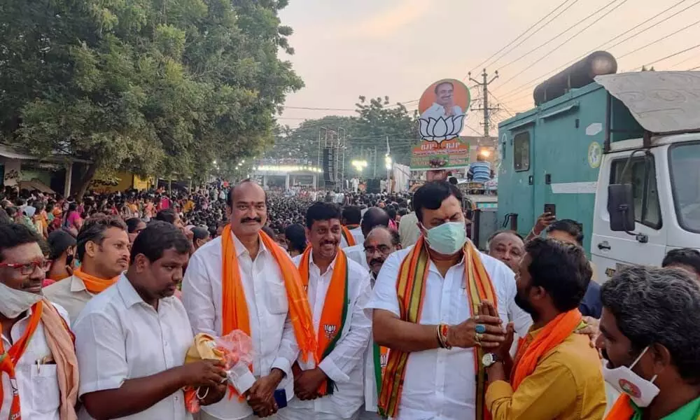 Former MLC Ponguleti Sudhakar Reddy along with Khammam BJP leaders participating in the election campaign for Huzurabad bypoll on Sunday