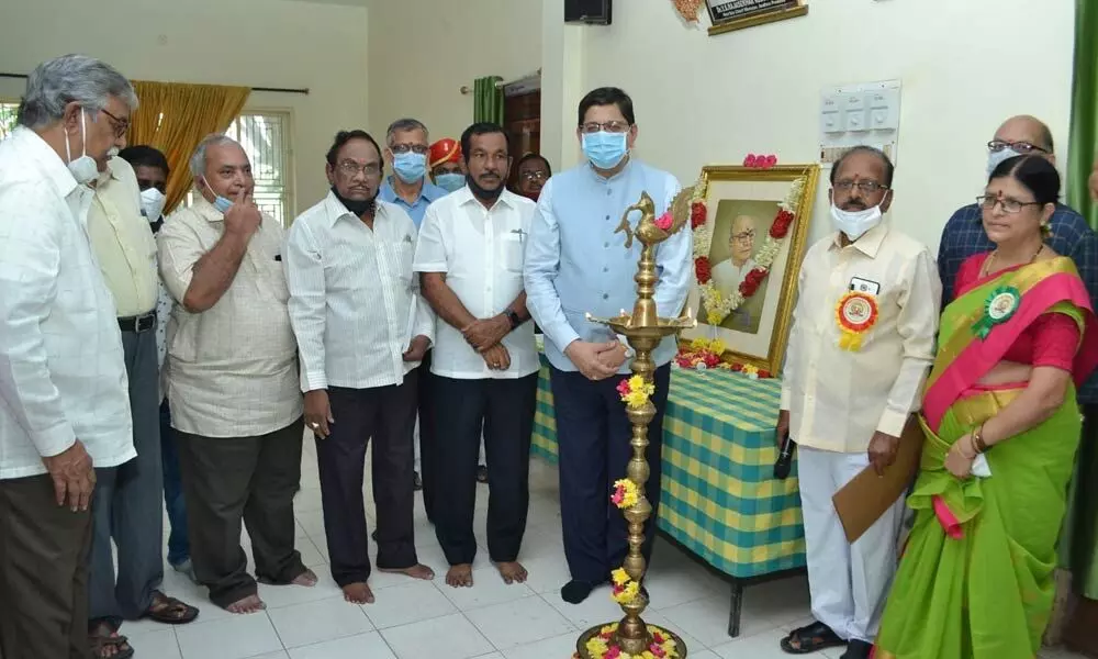 AP High Court Judge Justice Matam Venkata Ramana and others paying tributes to eminent writer Janamaddi Hanumath Sastri on the occasion of his 97th birth anniversary in Kadapa on Sunday