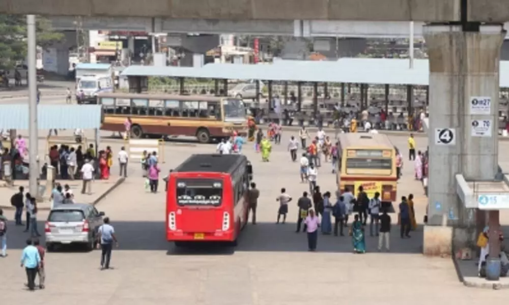 After caste-based beheadings, police bans caste songs in private buses of  Tamil Nadu district