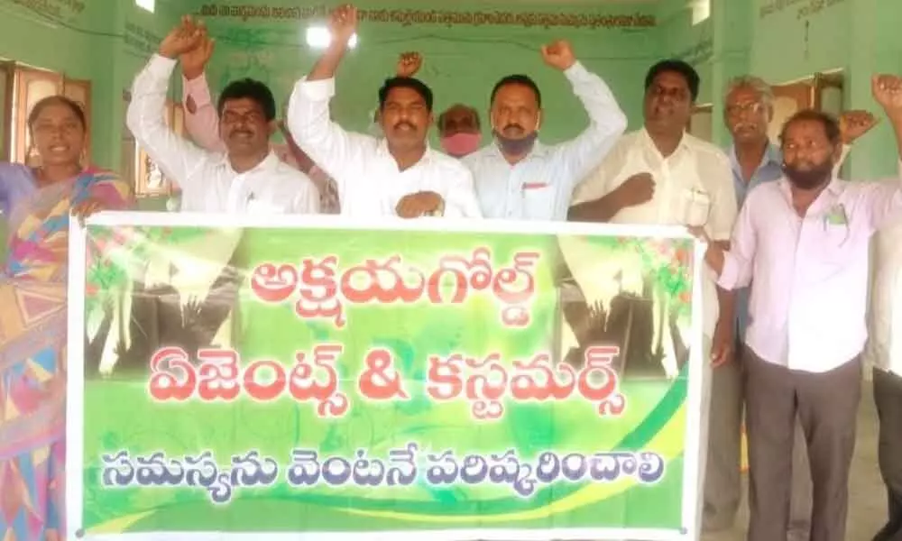 Akshayagold victims demanding the government for auction of company assets and pay them, at Ongole on Monday