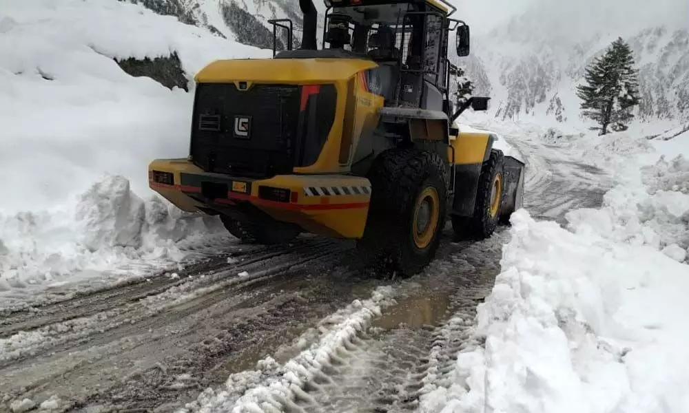 MEIL team saves 16 workers stranded in snowfall