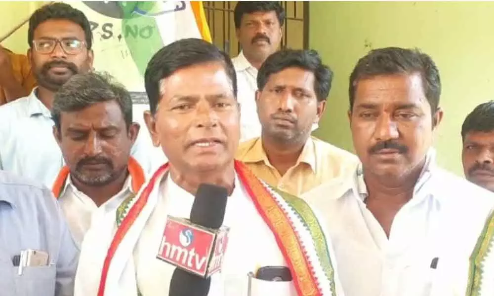 AICC secretary Chinna Reddy addressing media in Wanarpathy on Monday