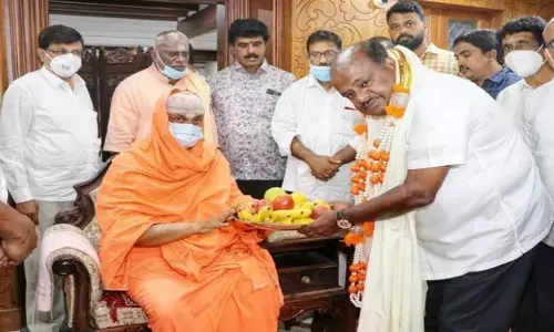 HD Kumaraswamy accuses Siddaramaiah of playing caste politics