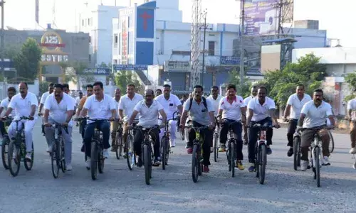 SP Ranganath along with others cycling in Nalgonda on Flag Day organized on Tuesday