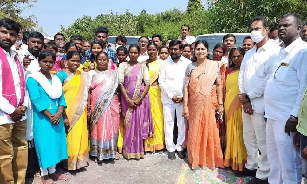 Minister for Energy G Jagadish Reddy and Government Whip Gongidi Sunitha with the beneficiaries of Dalit Bandhu scheme at Vasalamarri village on Wednesday