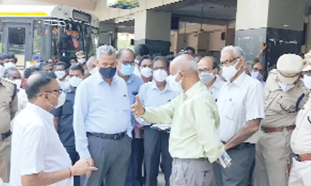 APSRTC MD Ch Dwaraka Tirumala Rao inspecting Chirala bus depot on Wednesday