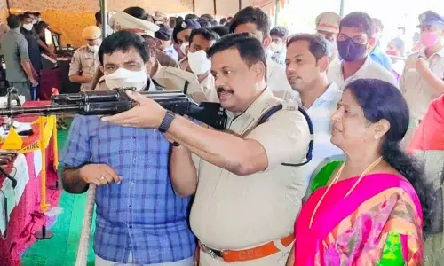 Students get feel of weapons at Open House Expo