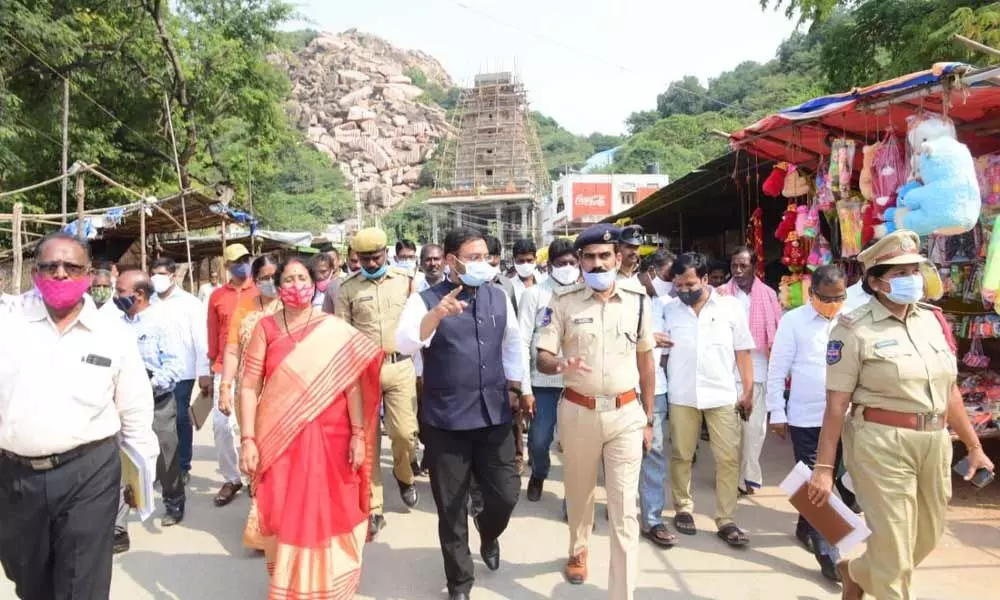 SP Venkateshwarlu, ZP Chairperson Swarnasudharkar Reddy, Additional Collector Tejas Nandalal and others reviewing the preparations at Kurumoorthy Swamy temple at Ammapur village on Thursday