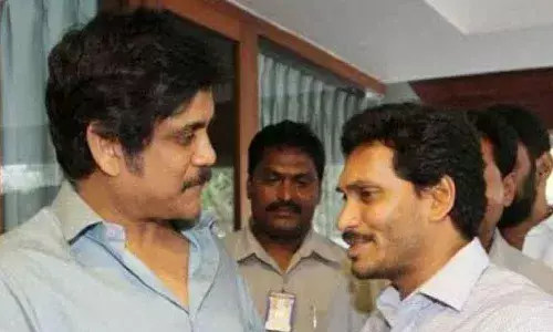 Tollywood actor Nagarjuna meets YS Jagan