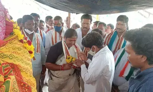 AICC women’s wing general secretary and Mulugu MLA Seethakka alias Danasari Anasuya at the altar of Sammakka-Saralamma deities at Medaram in Mulugu district on Thursday