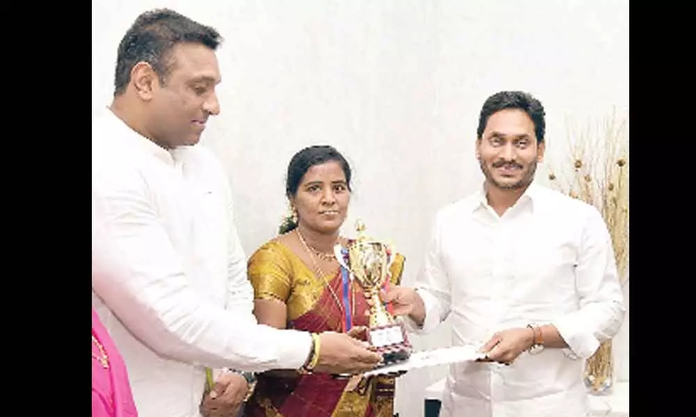 CM Jagan presents 5 lakh to Kaushalacharya awardee Rajitha Priya