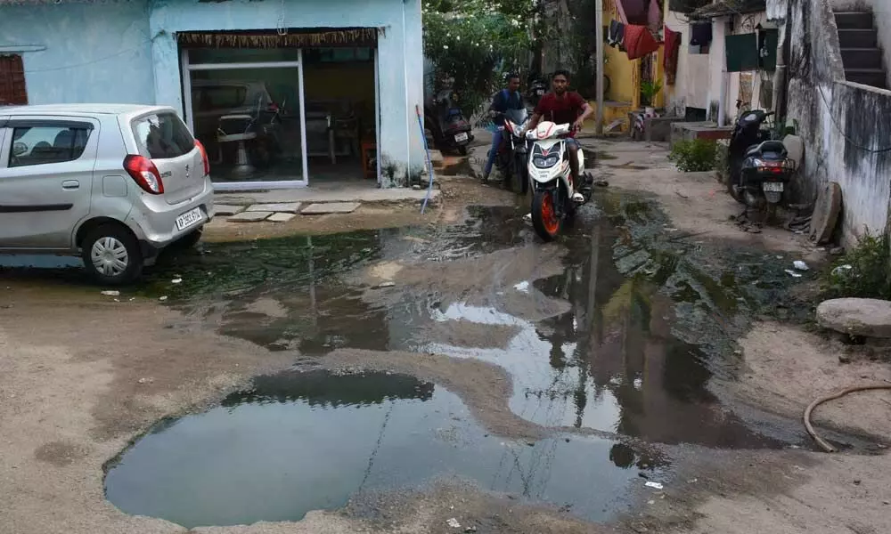 Vajpayee Nagar residents gripe about sewage smell