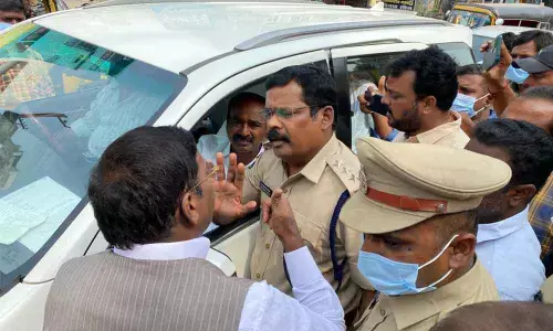 Poll code: Cops stop Eatala Rajender