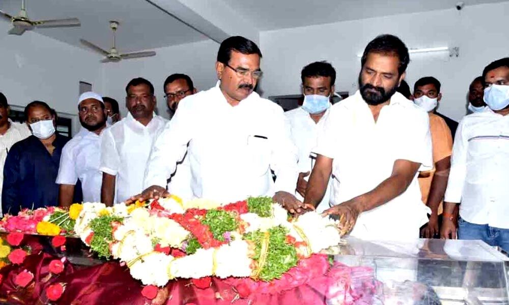 Minister Srinivas Goud bereaved