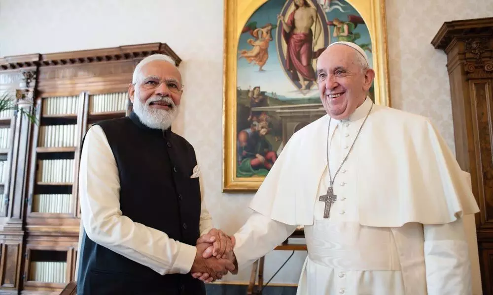 Narendra Modi meets Pope, extends invitation to visit India