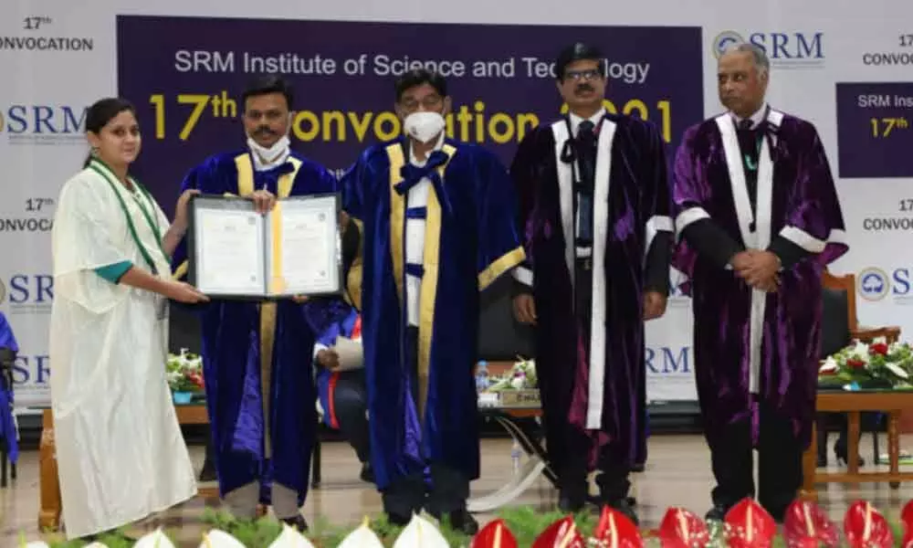SRMIST Founder Chancellor Dr TR Paarivendhar, Pro Chancellor (Academic) Dr P Satyanarayanan, Vice-Chancellor Dr C Muthamizhchelvan and Pro Vice-Chancellor (Medical & Health Sciences) Dr Lt Col A Ravikumar presenting an  to a student at 17th Annual Convocation on the Institute’s premises in Kattankulathur on Saturday