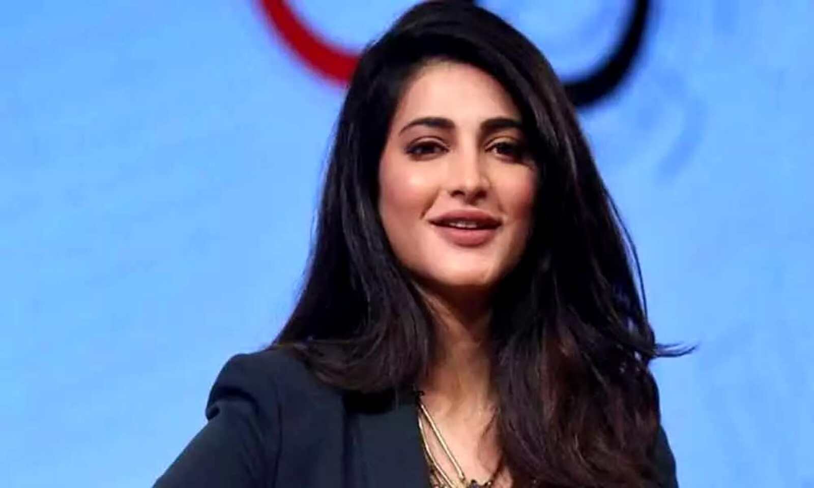 Shruti Hassan set to romance a senior Hero!