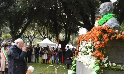 Narendra Modi meets Indian diaspora in Rome