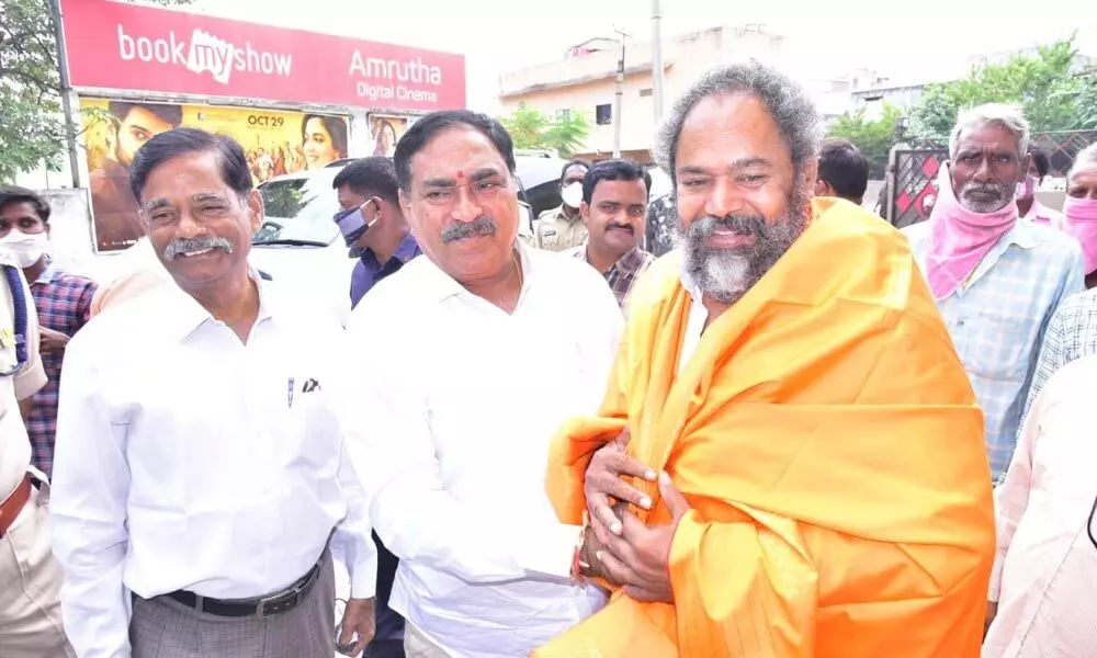 Minister for Panchayat Raj Errabelli Dayakar Rao felicitating actor R Narayana Murthy in Hanumakonda on Monday