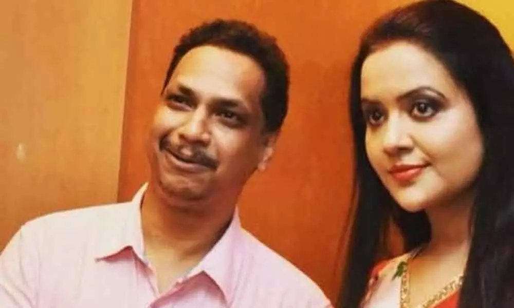 Devendra Fadnavis’ wife Amruta Fadnavis with an alleged drug peddler Jaideep Rana