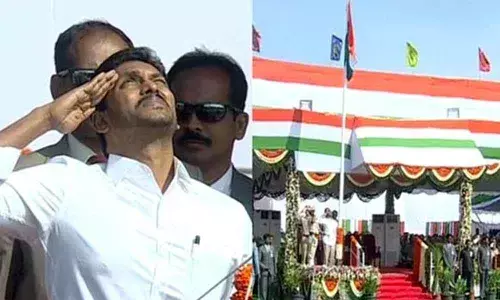 YS Jagan unveils national flag at Tadepalli