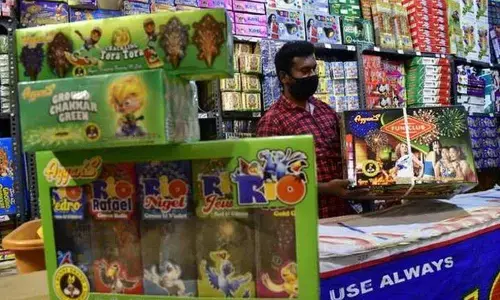 Karnataka Government Allowed Selling Green Crackers On The Occassion Of Deepawali