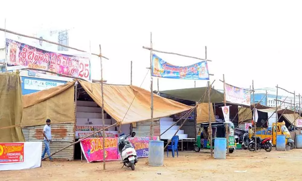 Makeshift crackers shop are being arranged on the occasion of Diwali festival at Swaraj Maidam in Vijayawada on Tuesday   Photo: Ch Venkata Mastan