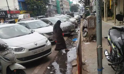 Shoppers turn their noses up as sewage stink pervades Abids