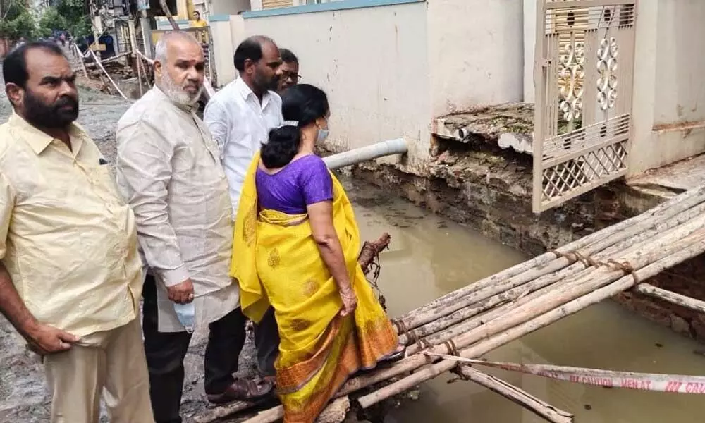 TDP leader and former MLA Suguna inspecting the rain-hit Madhura Nagar in Tirupati on Tuesday.