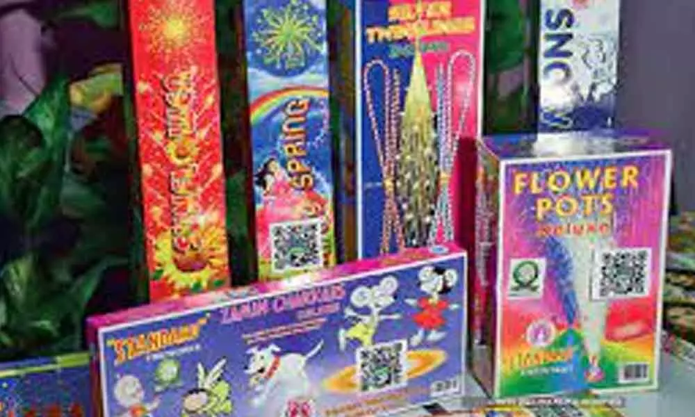 Hyderabad: Sales of regular crackers rocket due to shortage of green variety